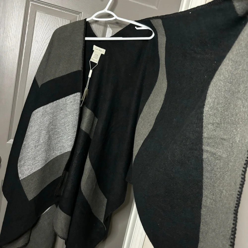 Charlie Paige New Cape / Blanket Wrap Silver, Black, Gray One Size Fits All - Picture 5 of 10